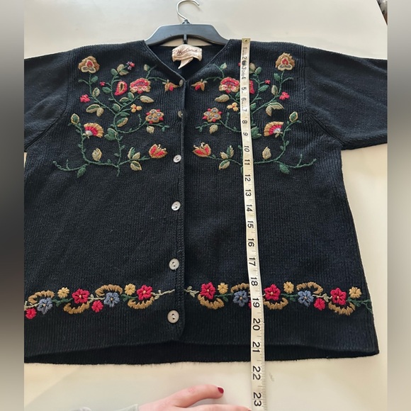 Vintage Woolrich Floral Embroidered Button Cardigan Sweater Cottagecore M Boho - Picture 4 of 9